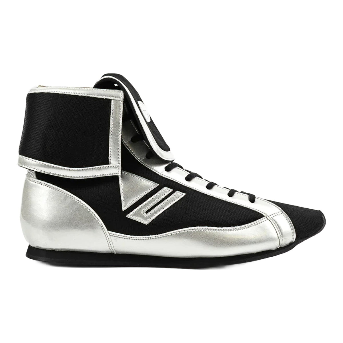 Winning RS-100 boxing boots black and white, close-up of mesh upper and suede heel patch