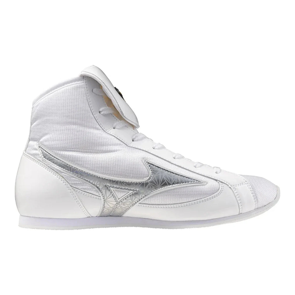 Mizuno Finisher Low boxing shoes in white, ankle strap logo detail