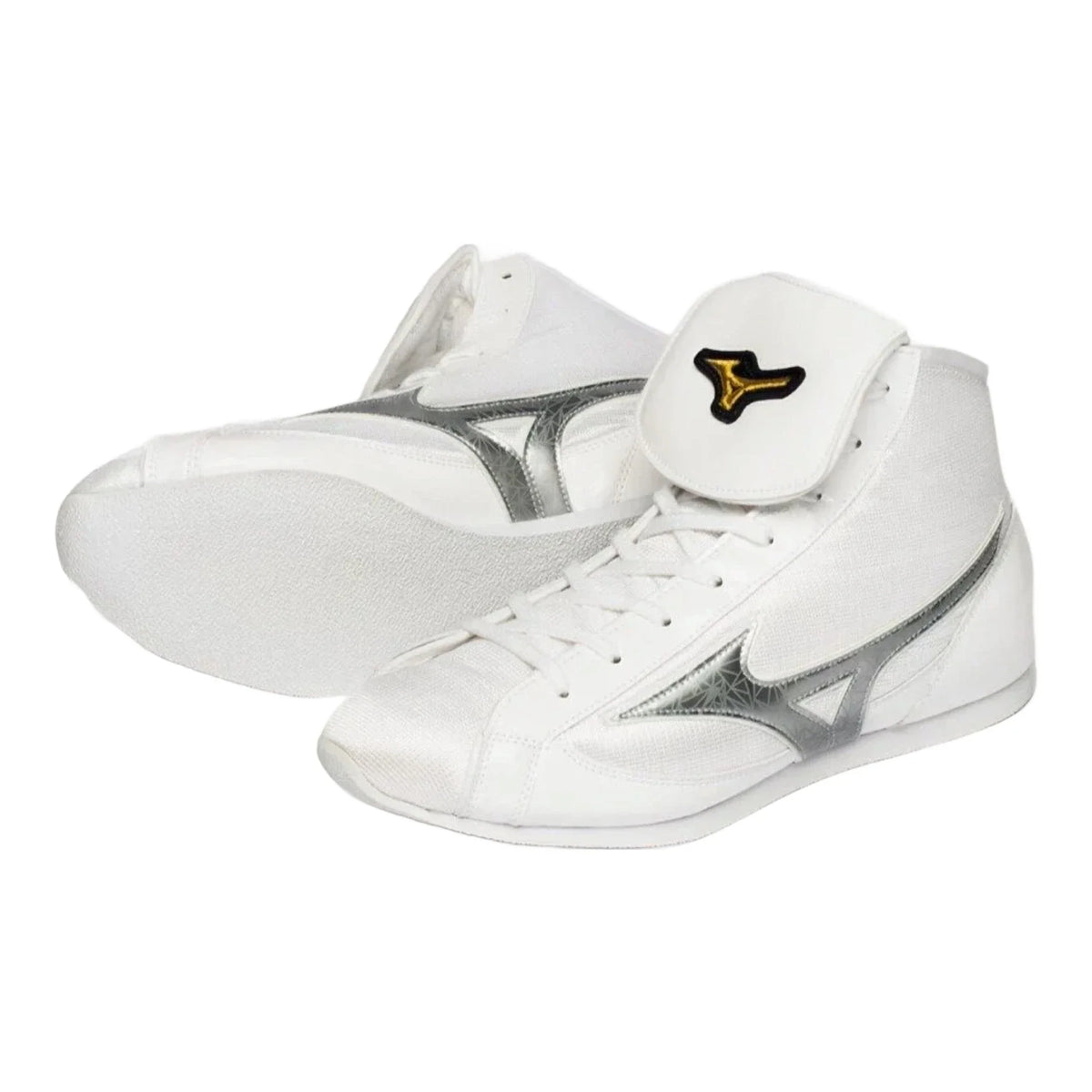 Mizuno Finisher LOW boxing shoes in white with silver polygon logo, side view
