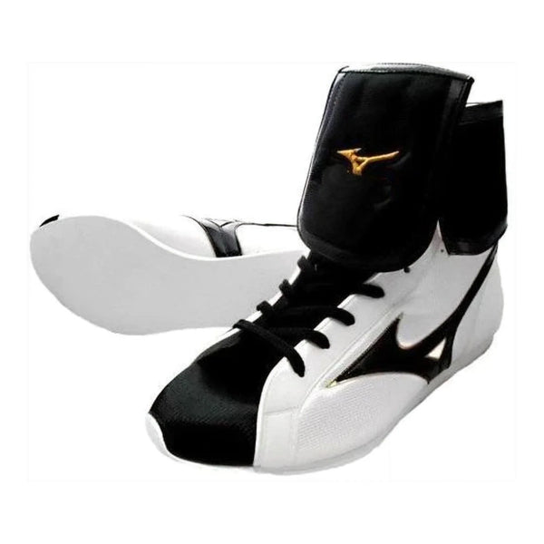 Mizuno Finisher Low boxing shoes in white with black toe cap and gold logo