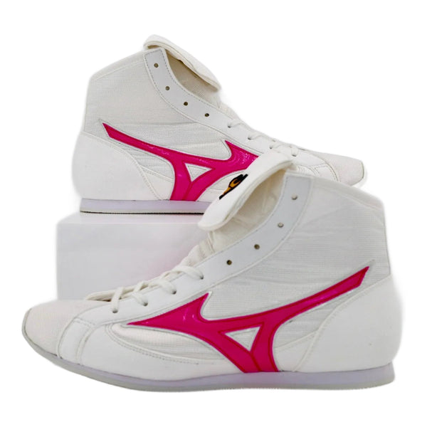 Mizuno Finisher Low boxing shoes in white with pink logo and gold ankle patch
