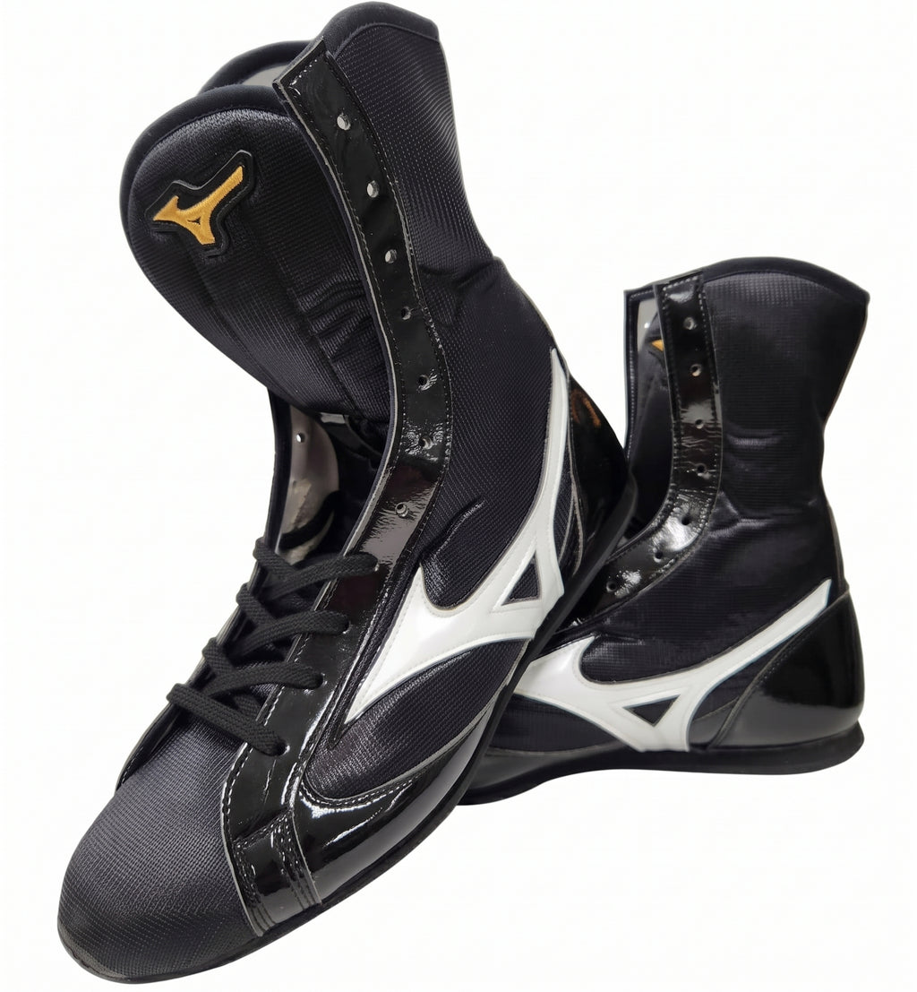Mizuno Finisher MID boxing shoes in Black and White, mid-cut lace-up boxing shoe
